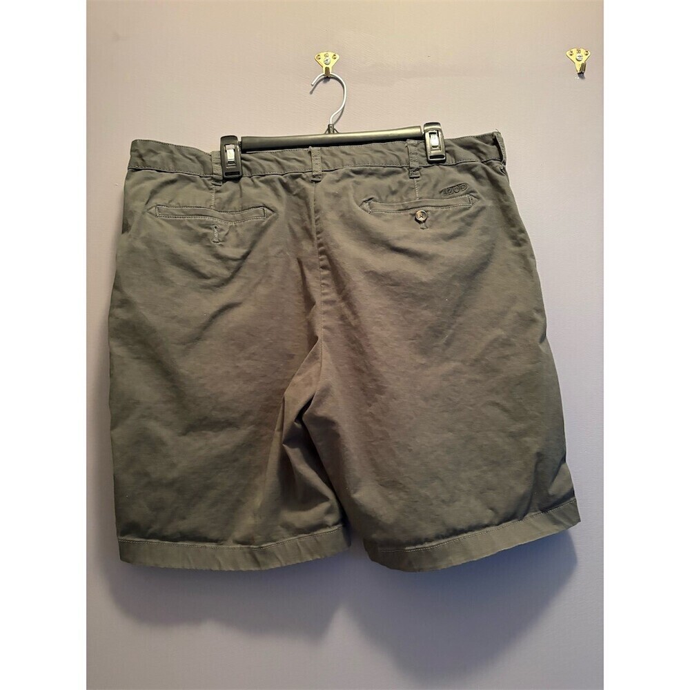 IZOD Saltwater Men's Chino Shorts Green Flat Front Size 40 Casual Golf - Picture 6 of 10